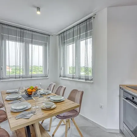 Vite Apartment *